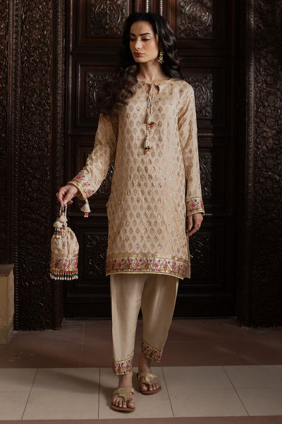 Picture of Alveen Shawl